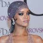Rihanna w naked dress - inspiracji rozświetlacza Fenty Beauty